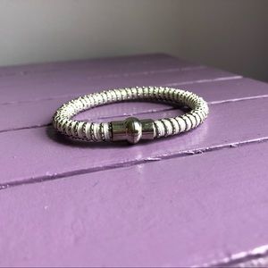 Magnetic clasp silver and white bracelet!
